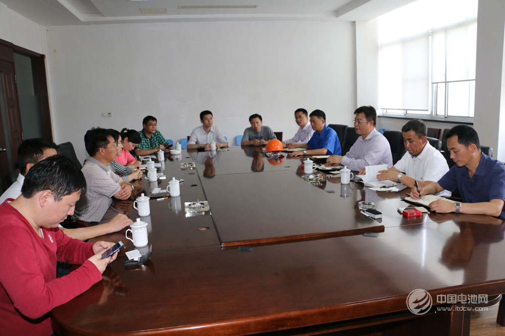 企业相关领导与调研团一行座谈交流