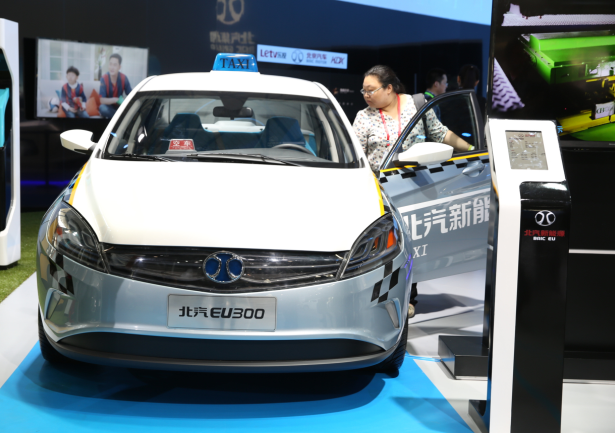 “北京出行”新能源汽车分时租赁亮相科技周
