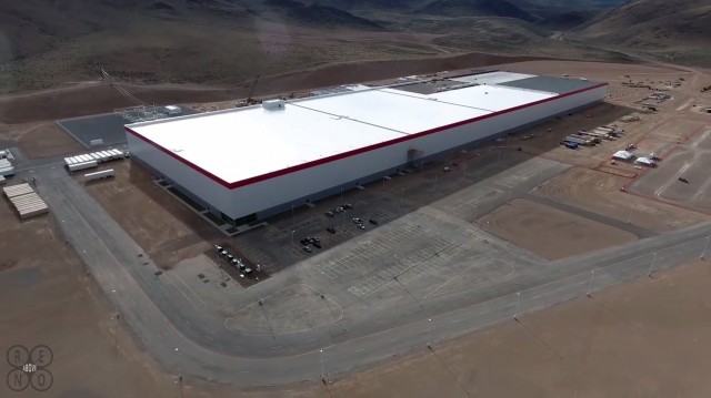 无人机航拍：特斯拉内华达州工厂