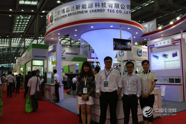 博磊达相关领导与中国电池网采编团队合影留念