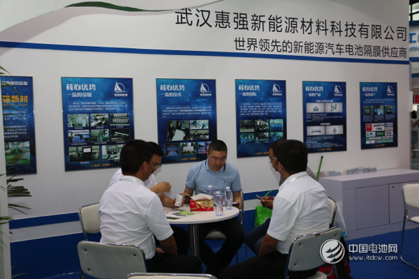 武汉惠强相关领导为客户讲解产品