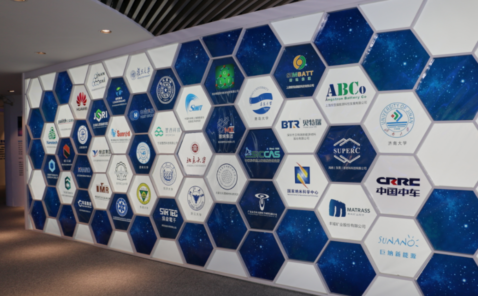 中泰化学涨停激活石墨烯板块 逾1.3亿元抄底5只股