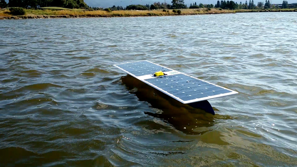美国科学家研发无人驾驶船只 太阳能供电