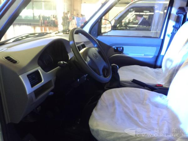 纯电动封闭货车内饰