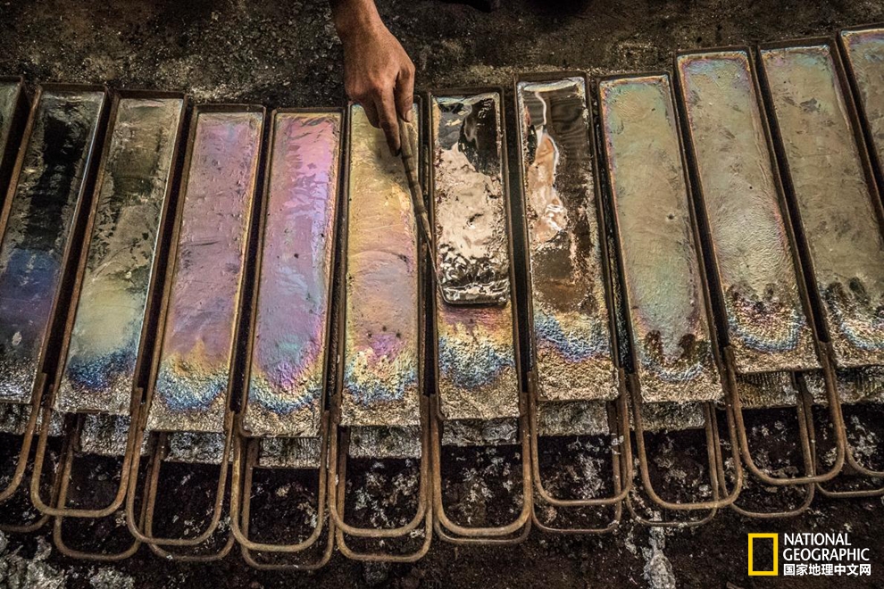 印尼铅污染之殇：熔炼废旧电池的代价