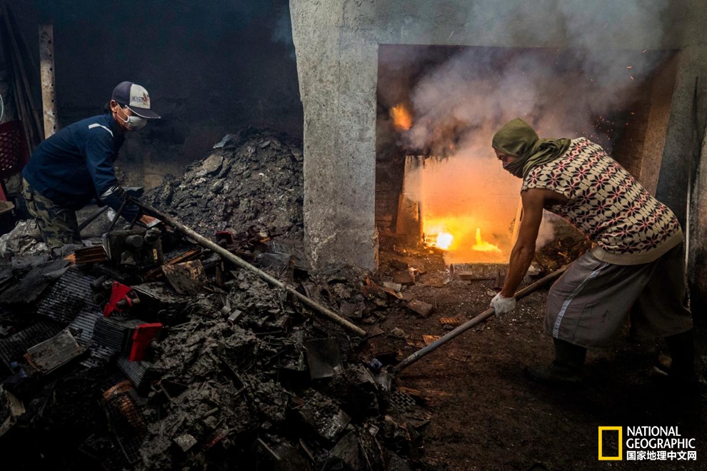印尼铅污染之殇：熔炼废旧电池的代价