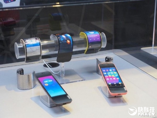 屏幕主板电池都能弯曲！联想展示真正柔性手机