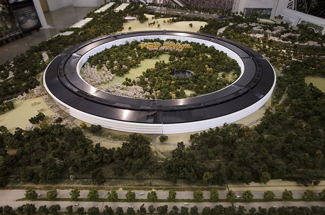 苹果库比蒂诺飞船总部沙盘