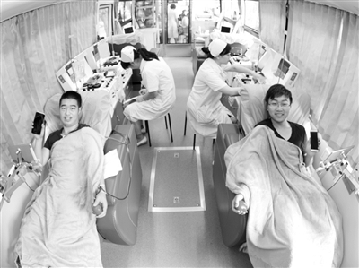 全国首台锂电成分血采血车开进南航