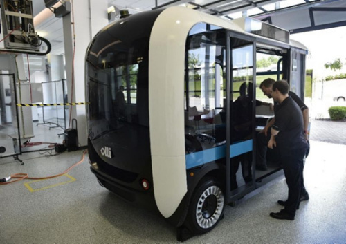 美国推出新型无人驾驶汽车 能同乘客即时对话