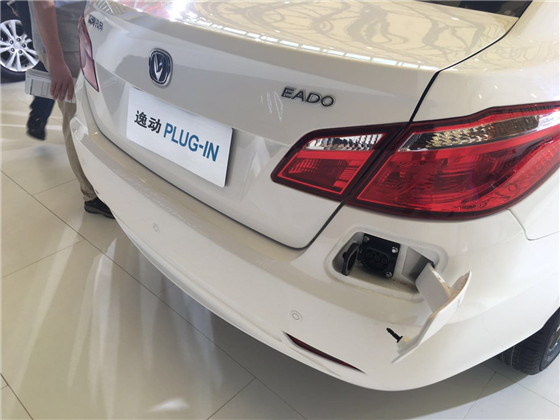 长安逸动插电混动版充电接口