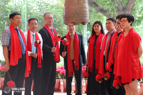 惠强新材集体挂牌仪式现场