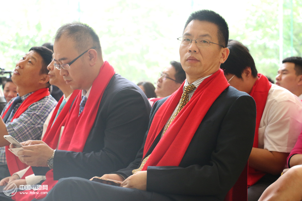 惠强新材董事长王红兵在挂牌仪式现场