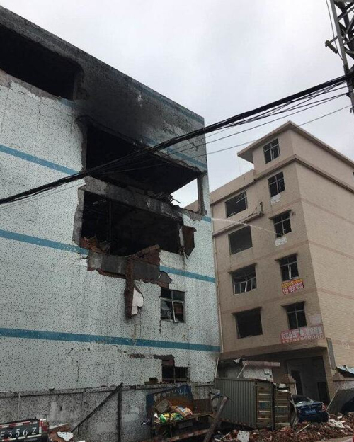 深圳龙华新区一电子厂突发火灾 现场传出爆炸声