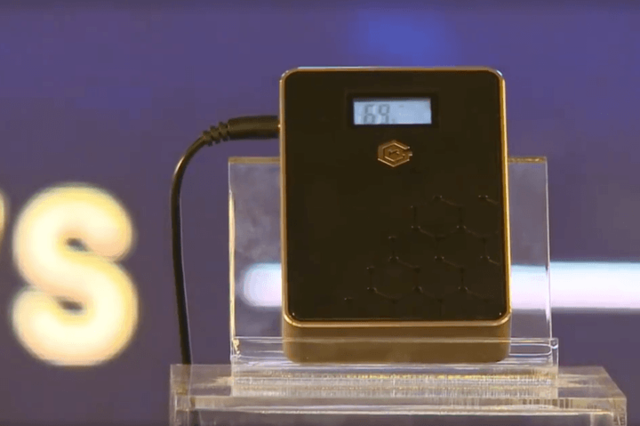 石墨烯电池给11英寸MBA充满电 只需要15分钟