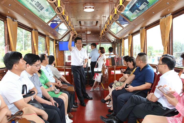 广西来宾市市长雷应敏一行莅临银隆新能源