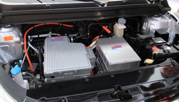 新能源汽车爆发增长 三元锂电池渐成主流