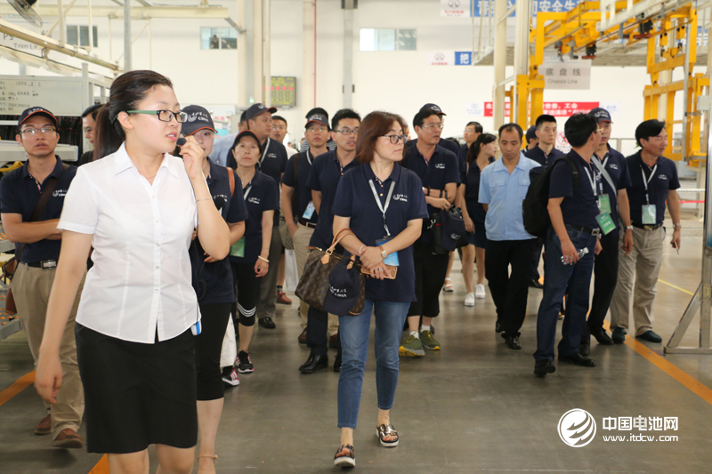电池百人会企业家观摩北汽新能源青岛制造基地整车生产、组装流程