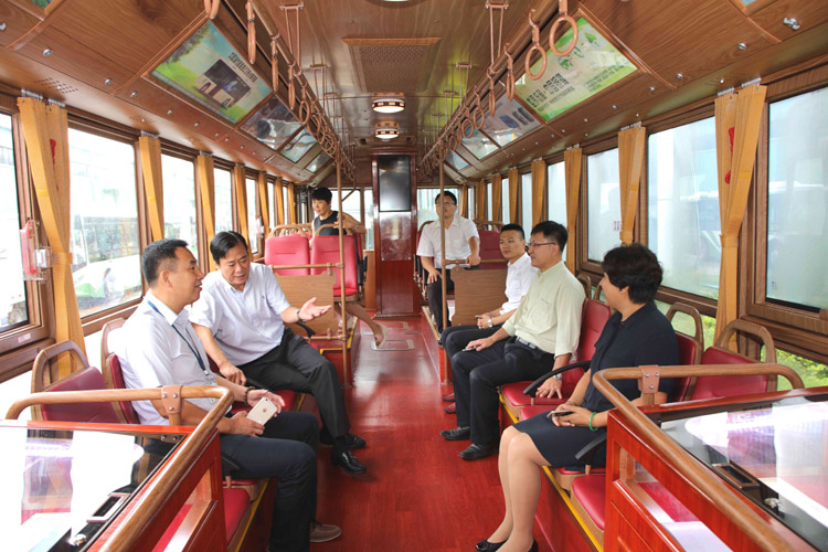 吉林瀚星集团副董事长方长丽一行参观考察银隆新能源