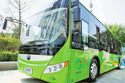 参加会展的宇通电动客车。记者聂冬晗摄