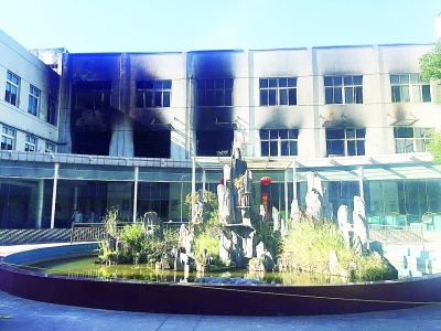 事故现场。记者杨荣峰摄