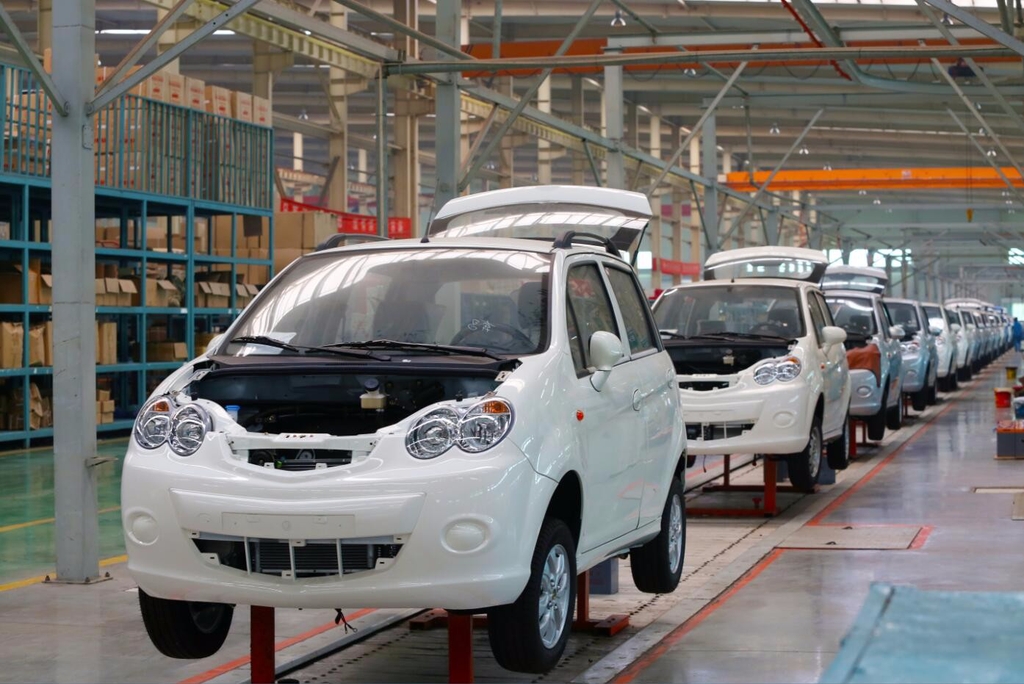 中国的电动汽车热潮下 外国汽车制造商另走他路