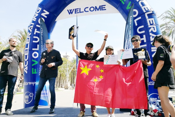 纯电动汽车可以环游世界 充电基础设施仍需完善