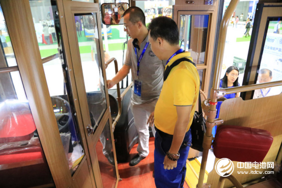 驾驶座舱的设计非常不错,确保了司机不受外界影响安全驾驶 驾驶座舱的设计非常不错,确保了司机不受外界影响安全驾驶