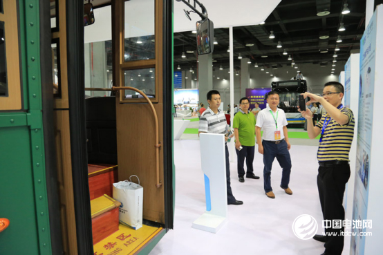 仿古铛铛车，客户都喜爱拍照留念一番