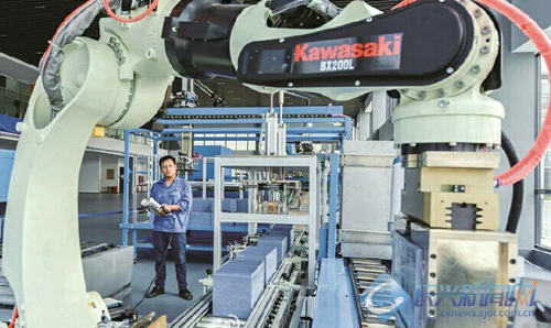 浙江海悦机器人成功自主研发铅酸蓄电池生产线