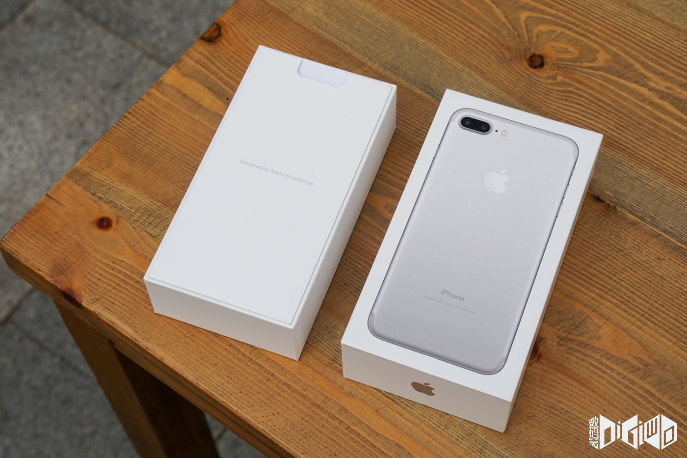 iPhone 7 Plus银色开箱 续航时间比iPhone 6s高2小时