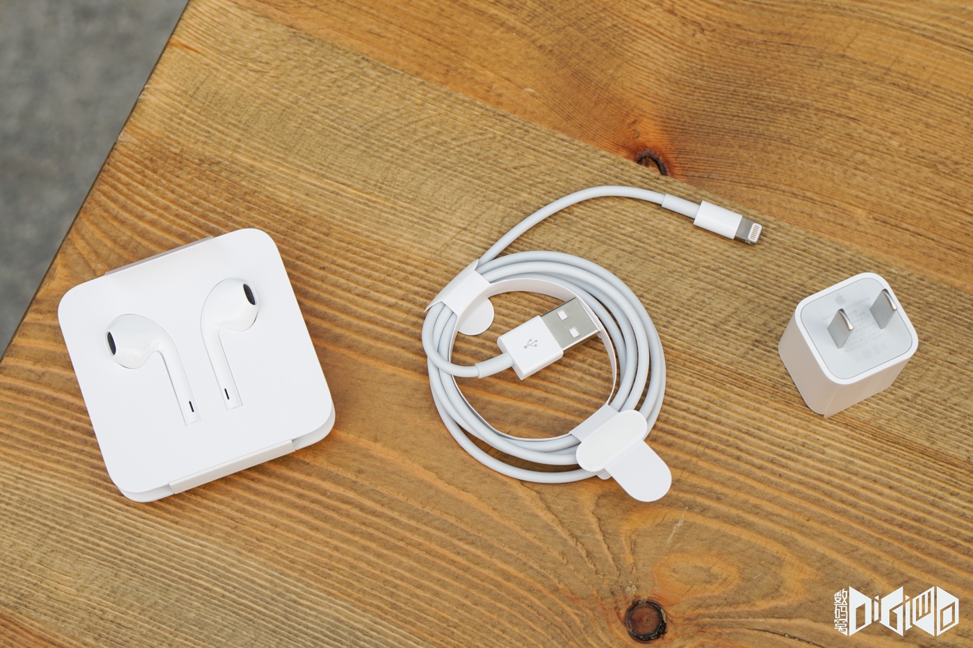 iPhone 7 Plus银色开箱 续航时间比iPhone 6s高2小时