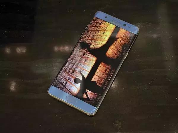 用户投诉替换后三星Note 7电池过热耗电快 加大召回难度