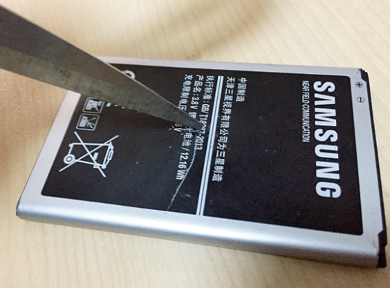 三星手机爆炸引发公众担心 专家：电池短路是主因