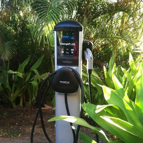 电动汽车即将引爆市场 主流厂商将面临哪些挑战？