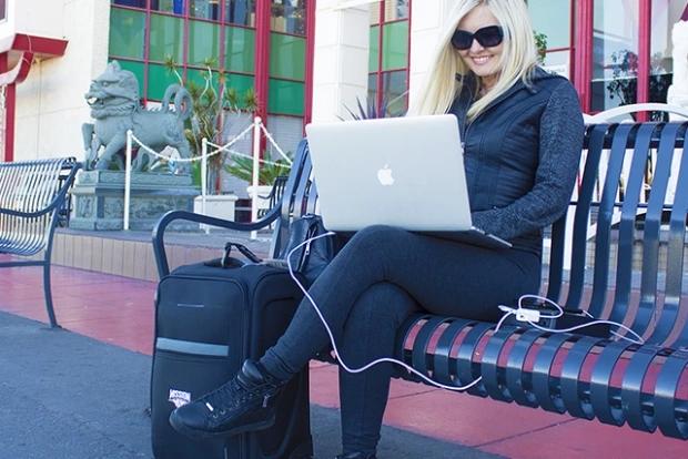 简直是充电宝中的战斗机 居然能给笔记本充电