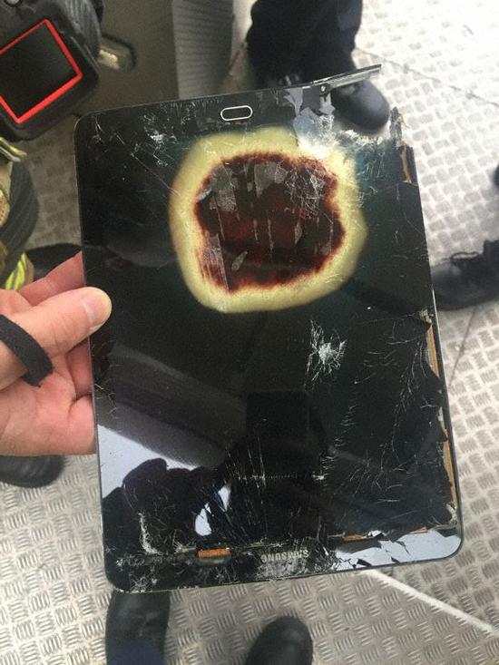 三星平板电脑飞行途中冒烟  迫使航班改道