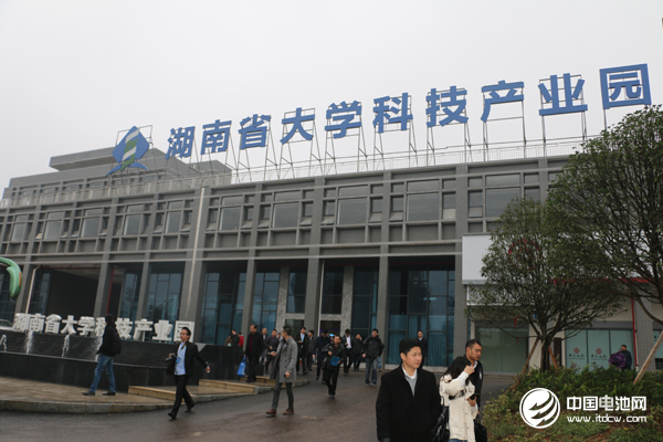 第4届锂电“达沃斯”论坛嘉宾参观宁乡高新区 锂电产业集聚