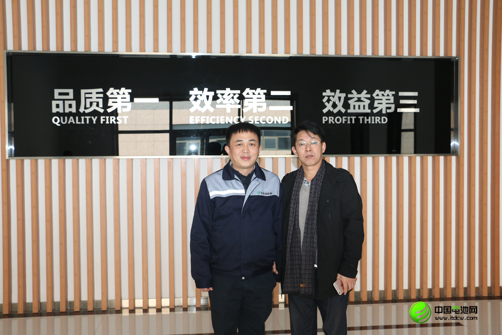 中科华联董事长郅立鹏（左）接受中国电池网创始人于清教采访