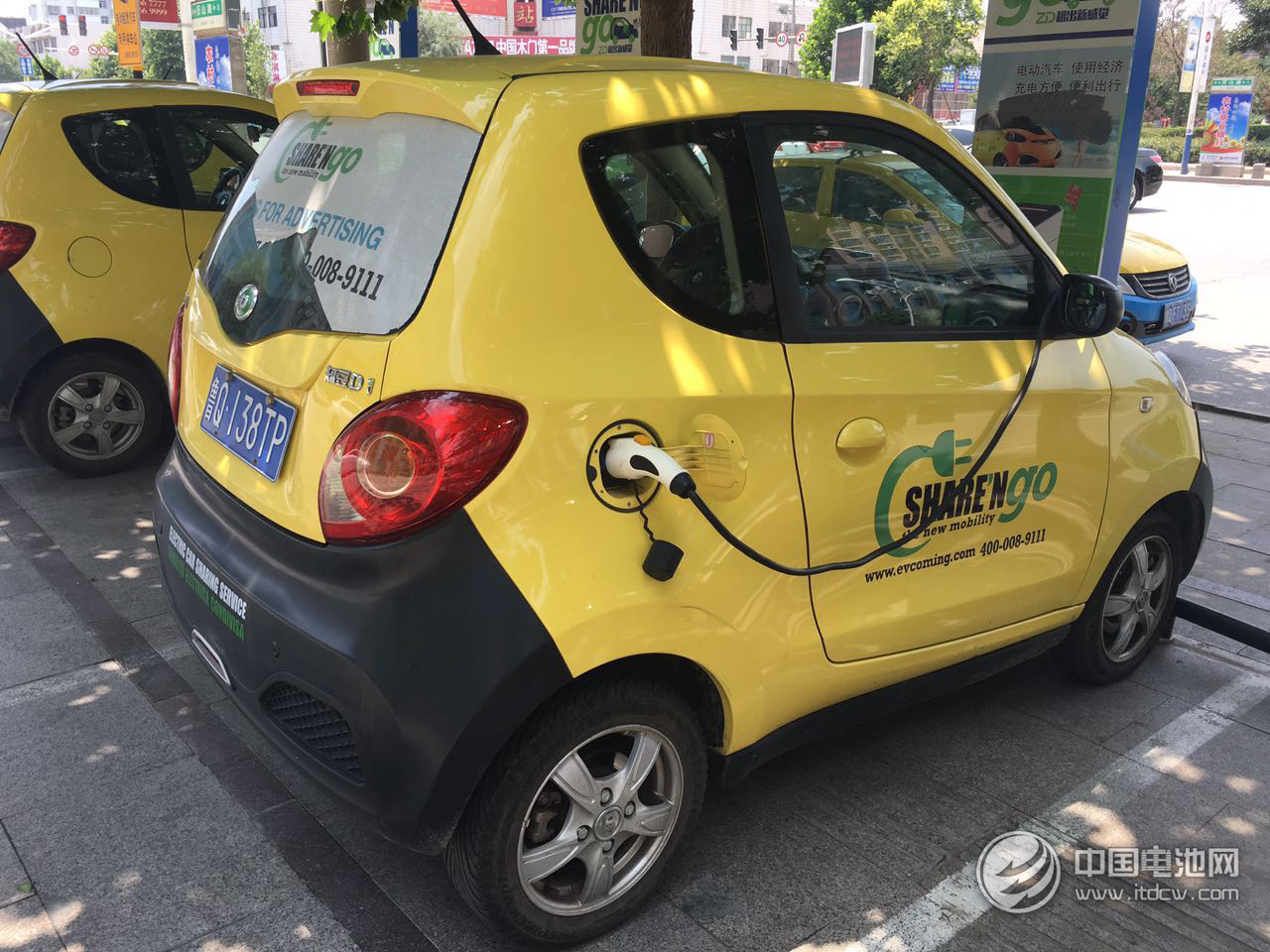 老年代步车遭遇保险空白 人身意外险充当“交强险”