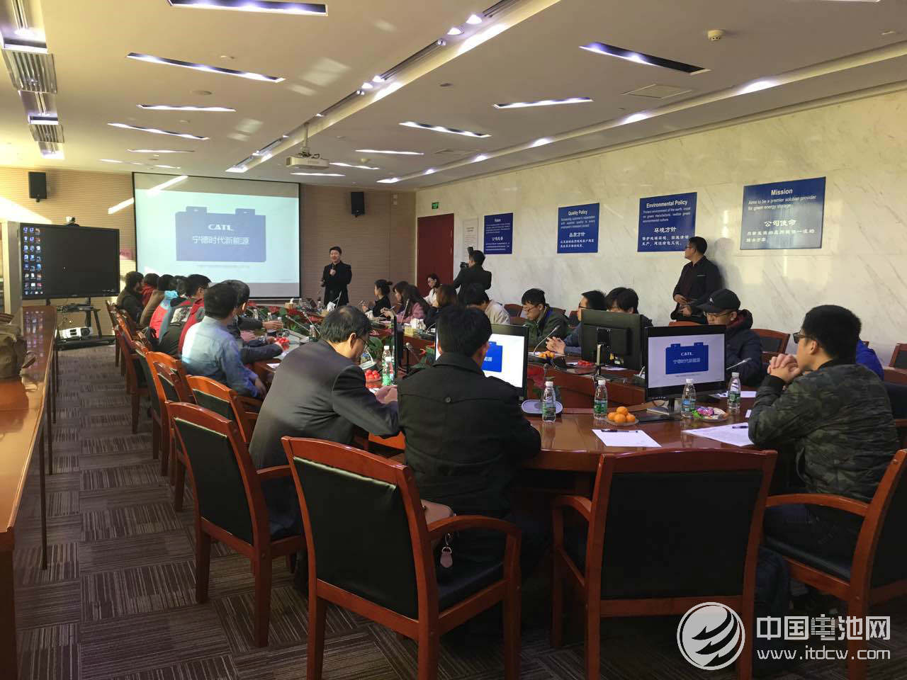 CATL工厂揭秘：如何打造世界第一安全的电池？