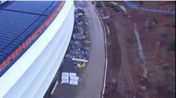 苹果Campus 2 飞船总部4K无人机捕捉礼堂镜头