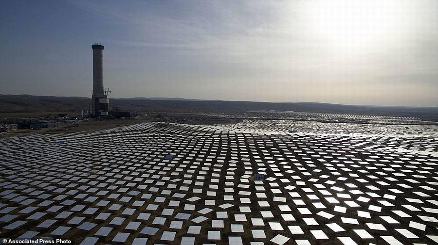 以色列最新沙漠310兆瓦发电站 由五万太阳能镜面构成