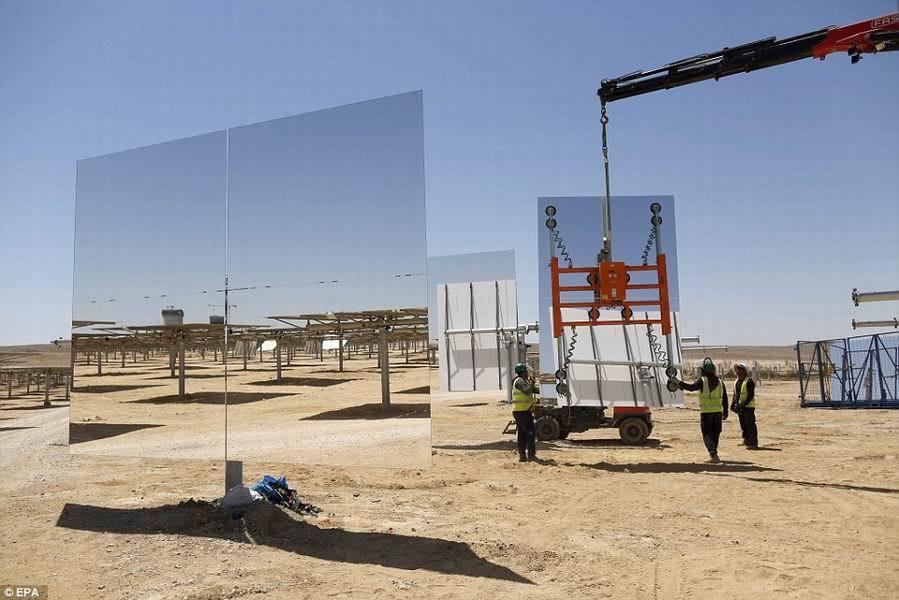 以色列最新沙漠310兆瓦发电站 由五万太阳能镜面构成