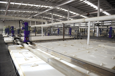 兴华锂盐有限公司自主创新的箱式萃取槽 兴华锂盐有限公司自主创新的箱式萃取槽