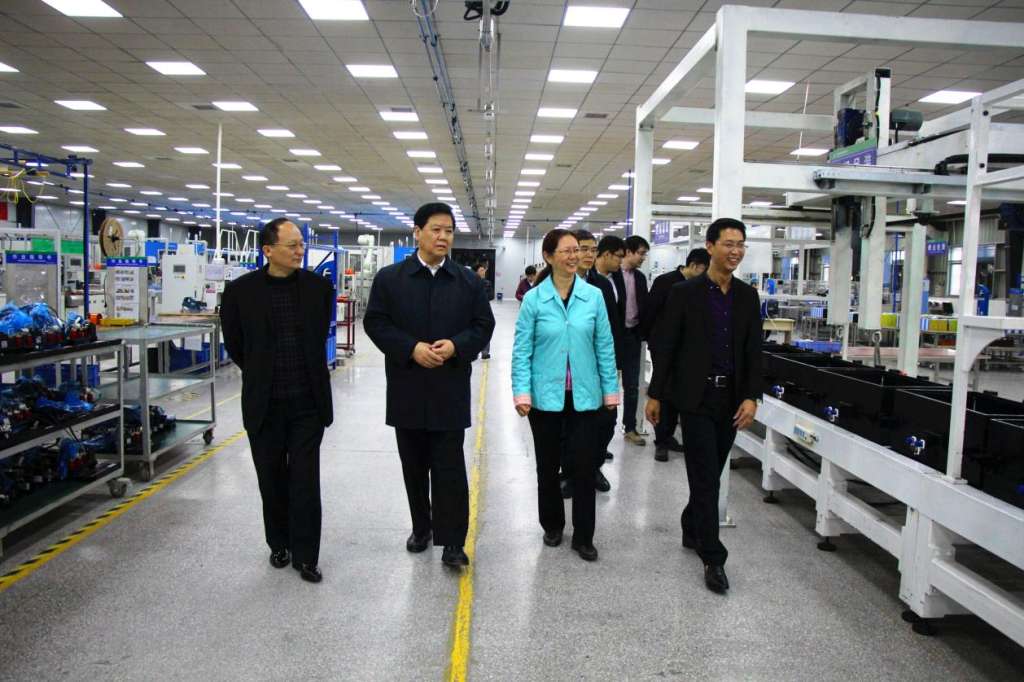 工信部原材料司副司长余薇一行参观远东福斯特