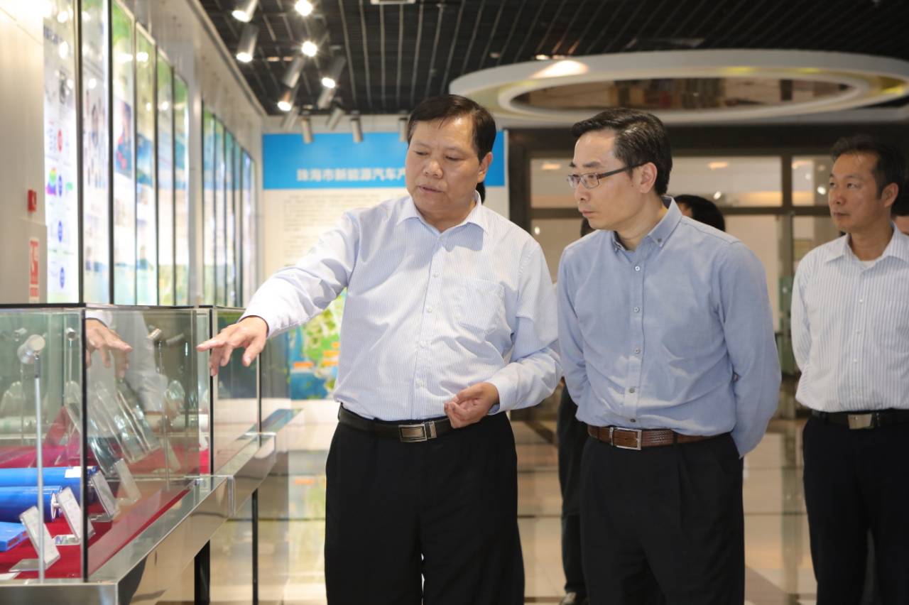 珠海代市长李泽中在银隆新能源董事长魏银仓陪同下考察银隆新能源珠海产业园
