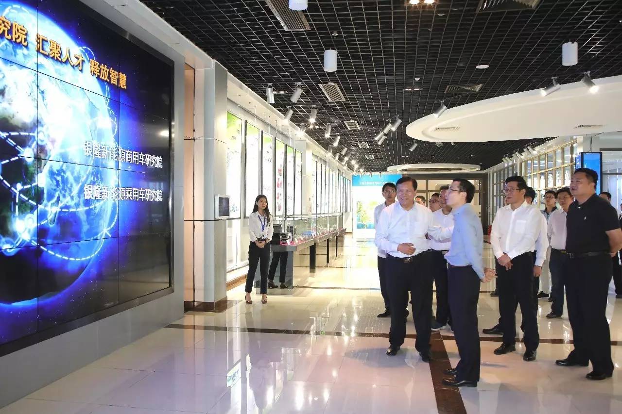 珠海代市长李泽中在银隆新能源董事长魏银仓陪同下考察银隆新能源珠海产业园