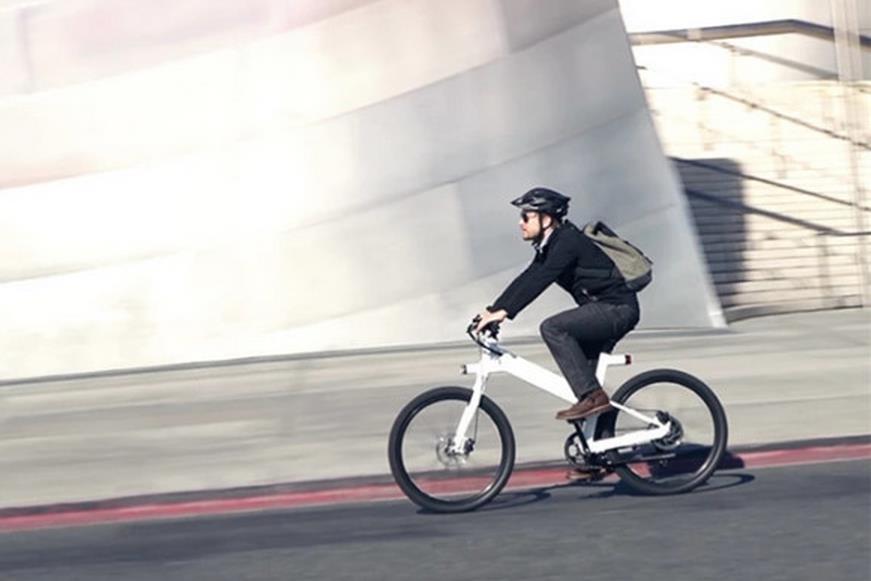 这款智能电动自行车厉害了：续航80公里而且很安全
