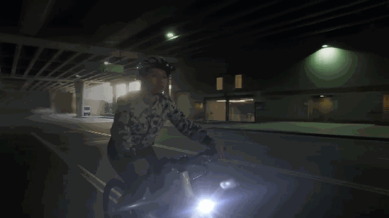 这款智能电动自行车厉害了：续航80公里而且很安全